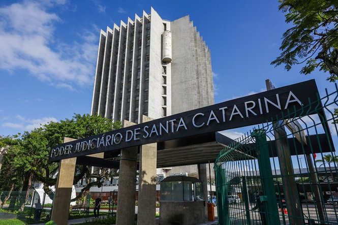 Fachada do prédio do Poder Judiciário de Santa Catarina (TJSC)